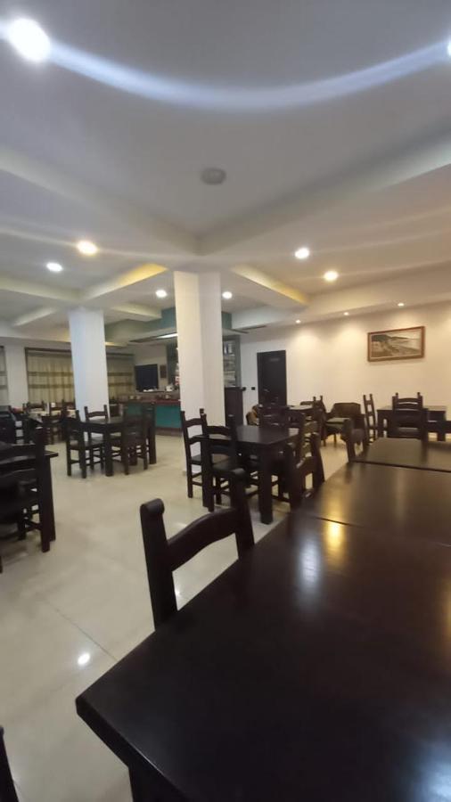 Hotel Edland Vlorë Exteriér fotografie