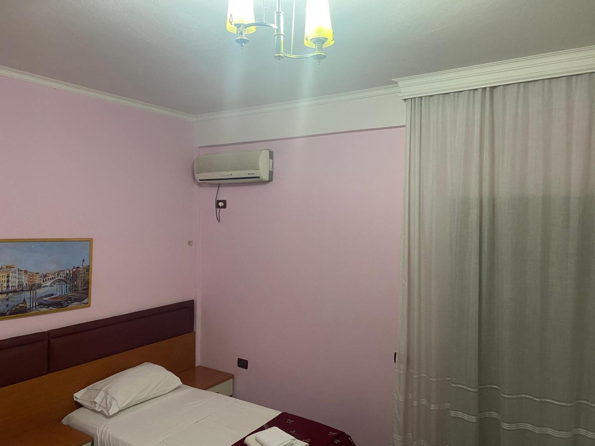 Hotel Edland Vlorë Exteriér fotografie