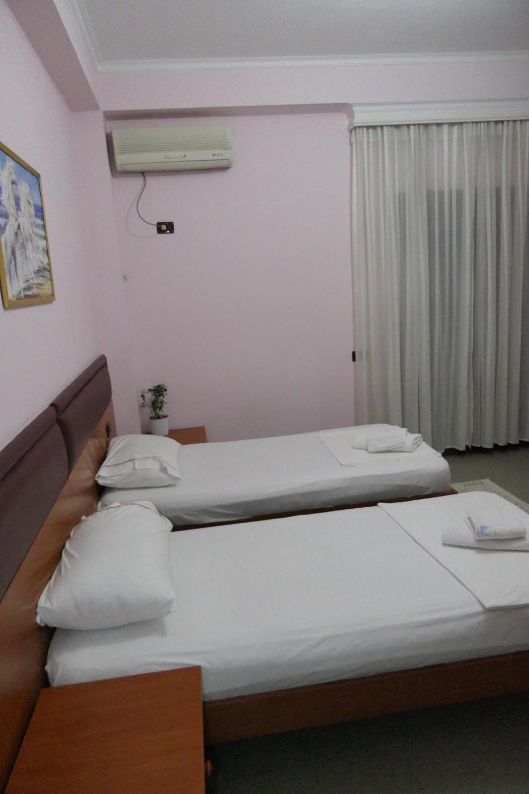 Hotel Edland Vlorë Exteriér fotografie