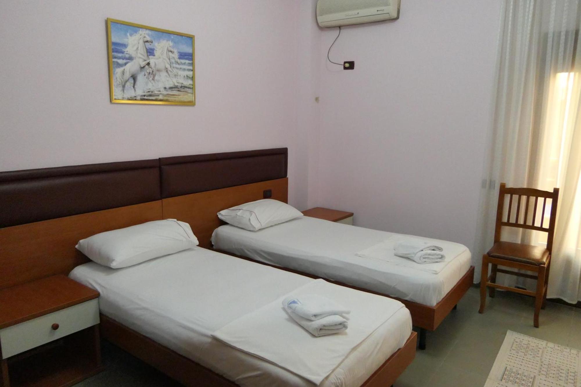 Hotel Edland Vlorë Exteriér fotografie